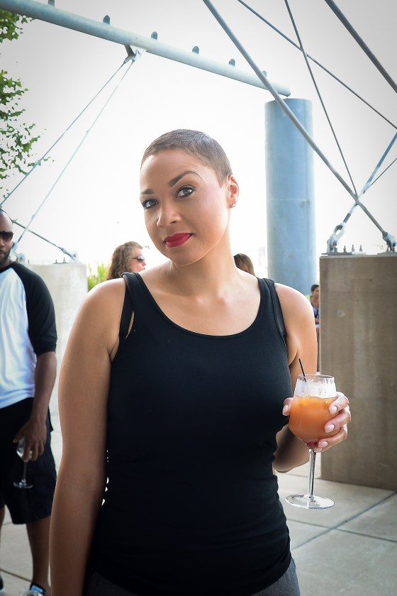 Sol Liquiudo-striking girl